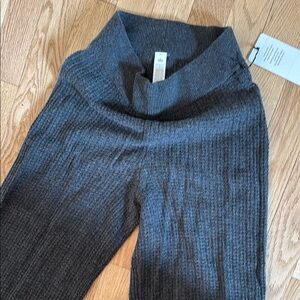 Alo cashmere Yoga high waist waffle Ribbed Knit Pants in Dark Gray xs